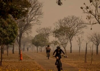 Saúde pede que população evite exposição à fumaça e atividades físicas