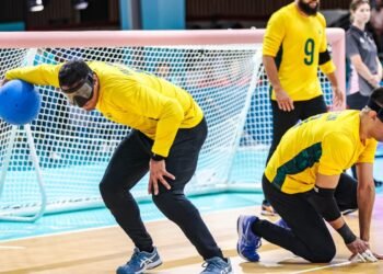 Atual campeão, goalball do Brasil supera França na estreia em Paris