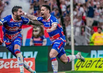 Fortaleza assume liderança do Brasileiro com vitória sobre Corinthians