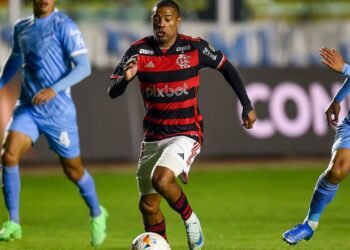 Flamengo avança na Libertadores mesmo com derrota para o Bolívar