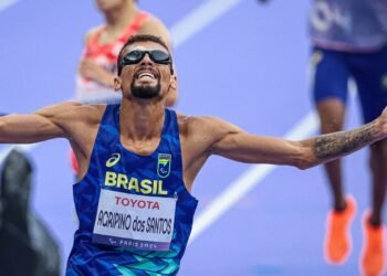 Júlio César Agripino é ouro e bate recorde mundial na corrida dos 5 km