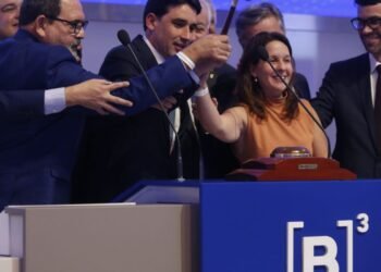 Governo federal arrenda em leilão cinco terminais portuários