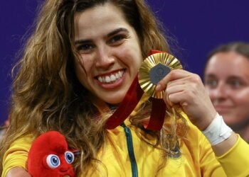 Ouro no parataekwondo, Carol Moura começou no esporte após assalto