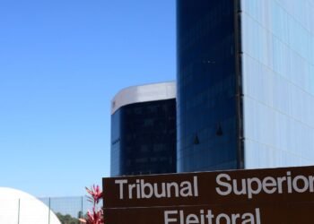 TSE recebe lista de 9,7 mil pessoas com contas irregulares