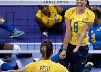 Brasil vence Ruanda na estreia do vôlei sentado feminino em Paris 2024