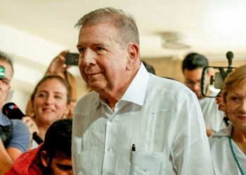 Opositor Edmundo González deixa a Venezuela e recebe asilo na Espanha