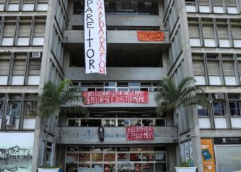 Glauber Braga e três estudantes são liberados da Cidade da Polícia