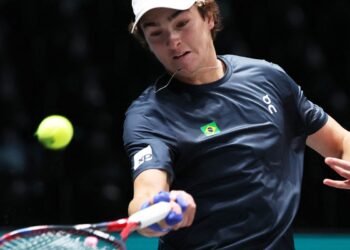 João Fonseca vence e Brasil larga na frente da Bélgica na Copa Davis