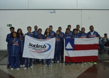 Novo grupo de atletas baianos embarca para Jogos Escolares Brasileiros, em Recife
