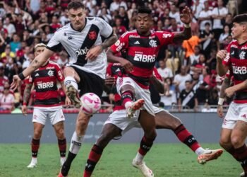 Flamengo e Vasco medem forças no estádio do Maracanã