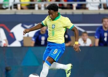 Com Endrick titular, Brasil enfrenta o Paraguai pelas Eliminatórias