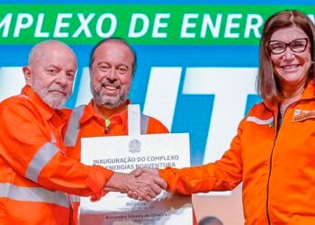 Comperj tem 1ª unidade inaugurada 16 anos depois de início das obras