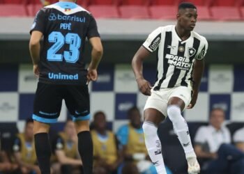 Botafogo empata com Grêmio e vê vantagem diminuir no Brasileiro