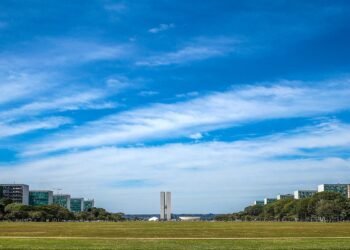 Orçamento de 2025 autoriza 57,8 mil novas vagas no governo federal