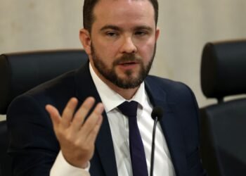 Orçamento de 2025 buscará R$ 166,2 bilhões extras para zerar déficit