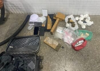 Polícia Militar prende suspeito com mala de drogas na Bahia