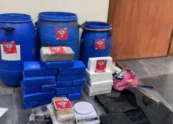 PM apreende drogas e submetralhadora no interior baiano