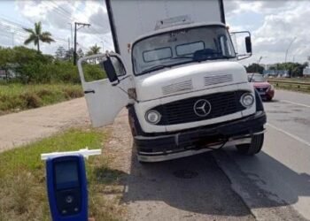 Dirigindo em zigue-zague, motorista alcoolizado é preso pela PRF na BR 324