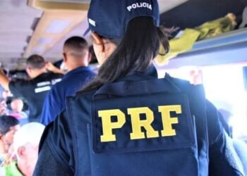 PRF prende homem por importunação sexual ao abordar ônibus na Bahia