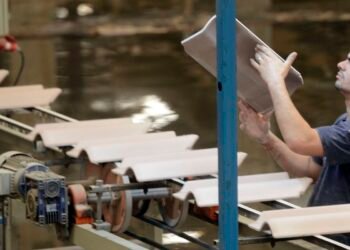 Programa irá oferecer qualificação profissional para 15 mil jovens