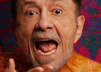 Cantor Tom Zé segue internado após sofrer queda em casa