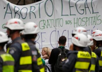 Mulheres fazem ato no Masp no Dia de Luta pela Legalização do Aborto