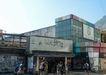 Incêndio atinge parte externa do Canecão, no Rio de Janeiro
