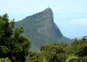 Parques do RJ são fechados à visitação por causa de incêndios