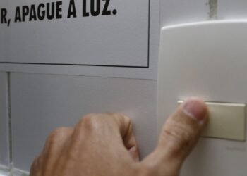 Energia elétrica puxa queda de preços em agosto, diz IBGE