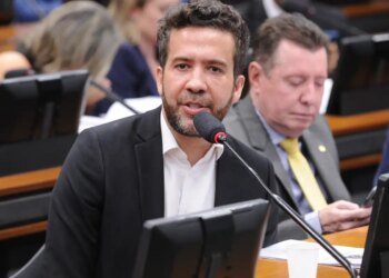 PF indicia deputado Janones por suspeita de esquema de “rachadinha”