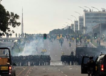 Barroso diz que alegação de inocência de réus do 8 de janeiro é “mito”