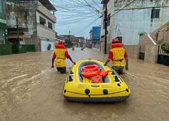 Mudanças climáticas e eventos extremos impactam vacinação no Brasil
