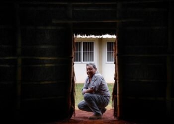 Kaiowá que aprendeu a ler com quase 40 anos fará intercâmbio na França