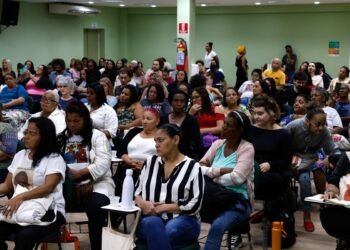 Mães de jovens mortos pela polícia viram bolsistas em projeto da UFRJ