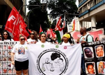 Mães de vítimas da violência estatal puxam Grito dos Excluídos no Rio