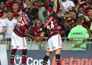 Arrascaeta decide e Flamengo avança para semifinal da Copa do Brasil