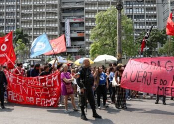 Ocupação da Uerj: Justiça autoriza uso da força policial e multa