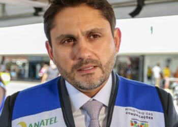 “X” tem que cumprir ordem judicial, afirma ministro das Comunicações