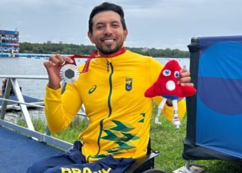 Paralimpíada 2024: Luís Carlos Cardoso é prata na canoagem