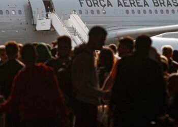 Quinto voo da FAB com 220 repatriados do Líbano chega a SP