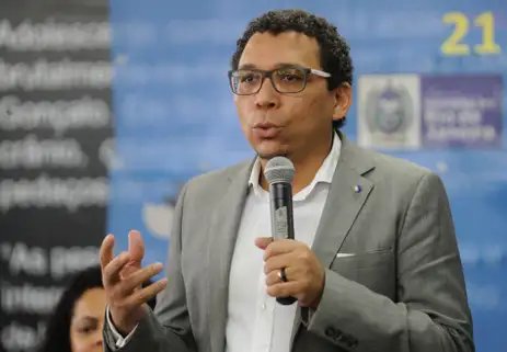 O superintendente de Direitos Individuais, Coletivos e Difusos, Cláudio Nascimento, durante a posse dos novos integrantes do Grupo de Trabalho de Enfrentamento à Intolerância Religiosa no Rio.
Foto: Tomaz Silva/Agência Brasil/Arquivo