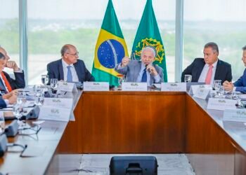 “Tem muita gente gastando o que não tem”, alerta Lula sobre bets