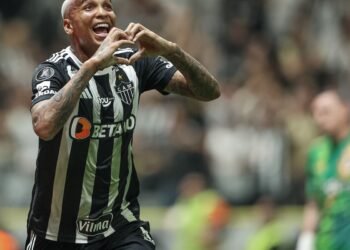 Atlético vence River por 3 a 0 e coloca o pé na final da Libertadores