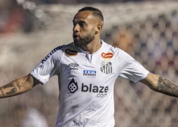 Santos vence e fica perto do retorno para a Série A do Brasileiro