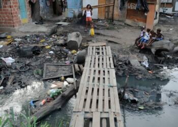 Doze milhões de menores vivem sem acesso adequado a esgoto