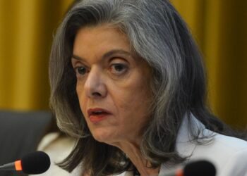 Cármen Lúcia afirma que voto é instrumento da democracia