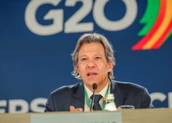 Ao lado de Campos Neto, Haddad defende fortalecimento de marco fiscal