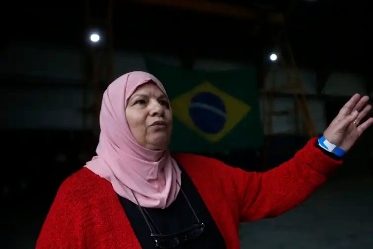 Guarulhos (SP) 19/10/2024  Brasileiros que estavam no Líbano, desembarcam do avião KC-30 da FAB,na Base Aérea de São Paulo  na Operação “Raizes do Cedro” em Guarulhos. Leila retornado ao país. Foto Paulo Pinto/Agencia Brasil