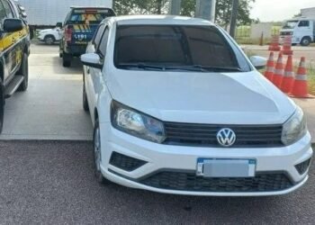 PRF detém motoristas e recupera dois veículos com restrição de uso na Bahia