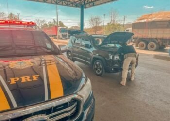 Um motorista compra por valor baixo; outro pegou emprestado e ambos acabas detidos